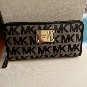 Michael Kors wallet. Great condition